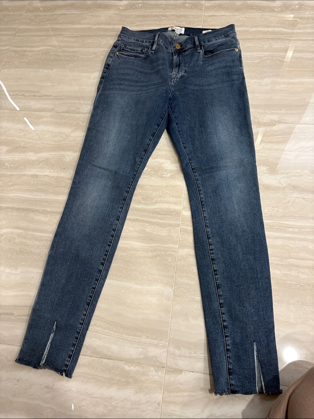 Frame Denim Skinny Jeans in Dark Blue Wash
